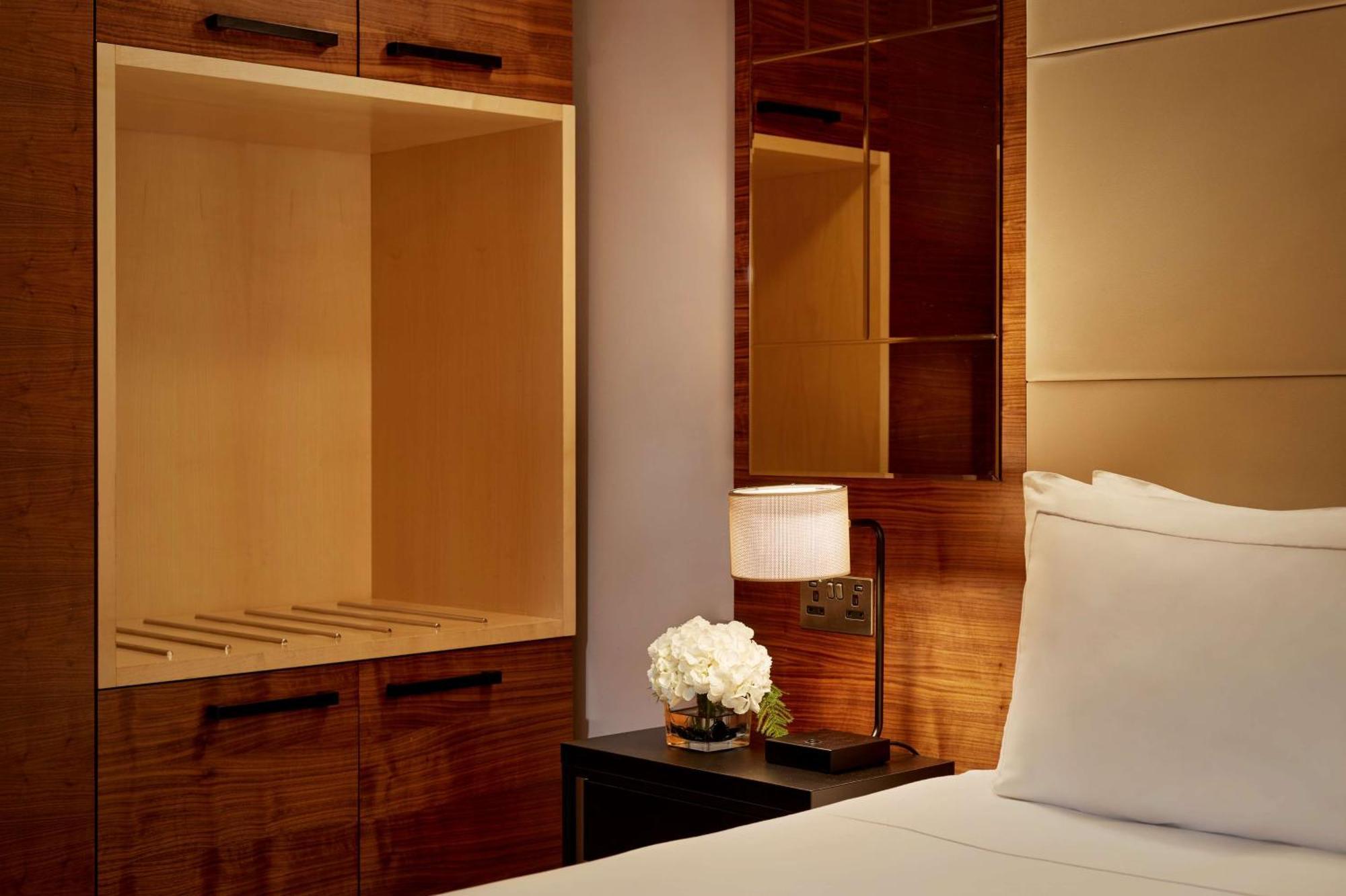 Park Plaza County Hall Hotel Londra